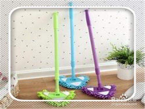 厨房的地板上的油渍怎么清理比较干净？