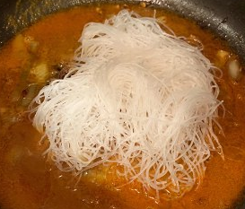 怎样制作印度风味咖喱鲜虾粉丝煲步骤