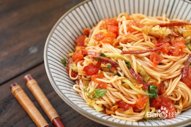 教大家做番茄火腿凉面