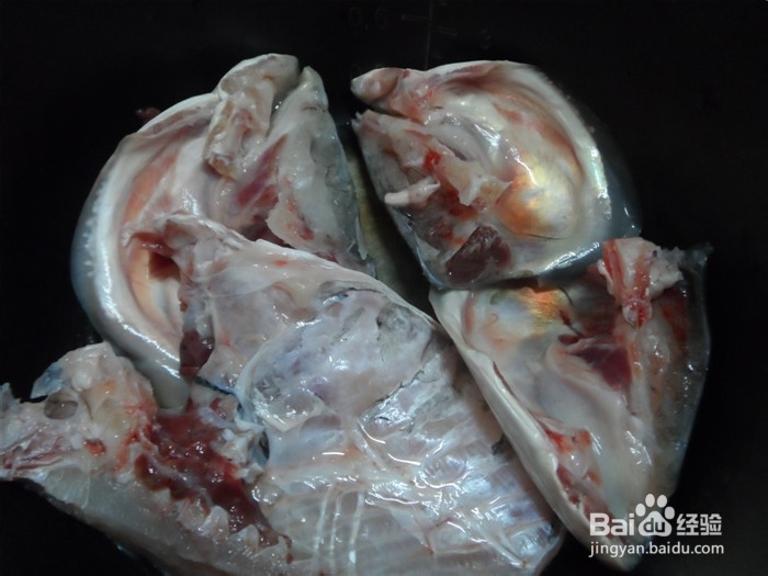 香菜焖鱼头的做法