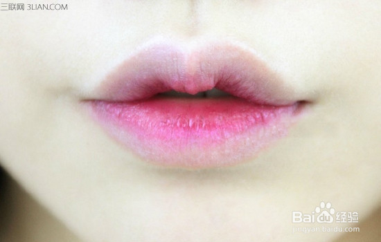 涂口红不沾杯的正确方法