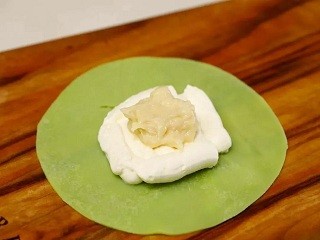 斑斓榴莲班戟怎么做？