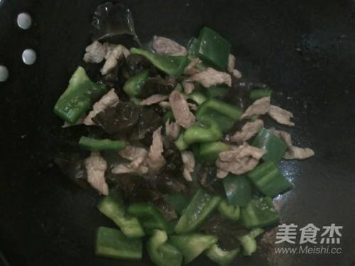 木耳青椒炒肉絲