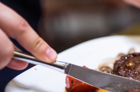 刀和叉子怎么拿