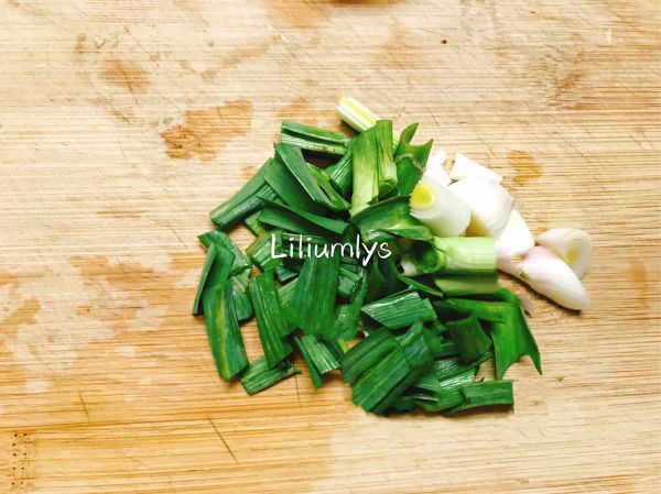 香辣平菇蔬菜炒面#10分钟早餐大挑战#