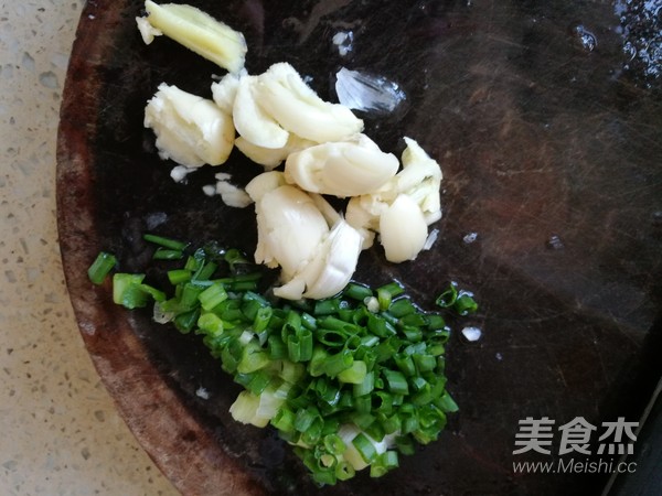 秋葵胡萝卜炒肉丁