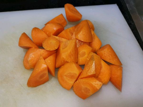 秘制萝卜焖牛腩