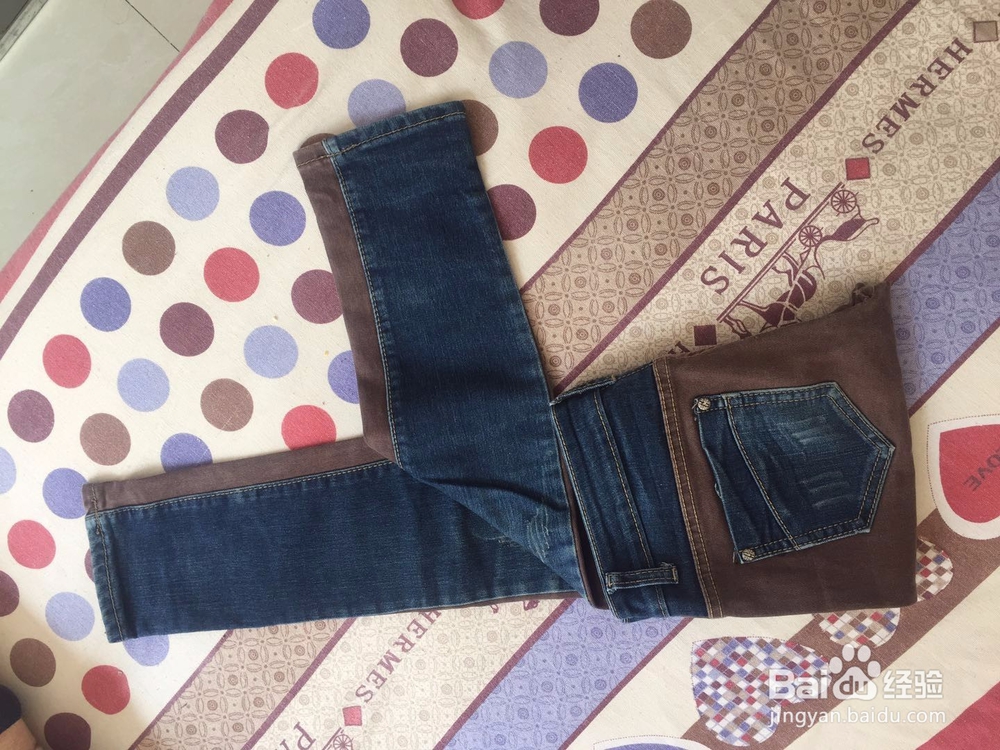 牛仔裤的折叠收纳方法