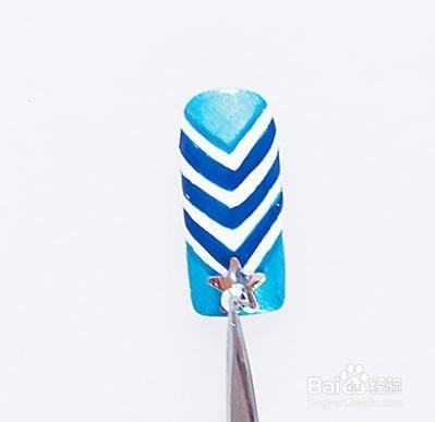 自己打造蓝色时尚美甲