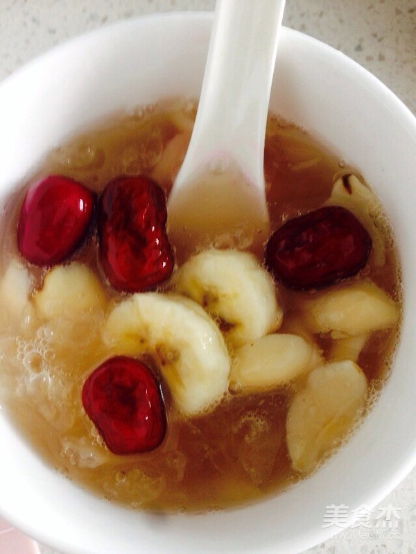香蕉百合红枣银耳汤