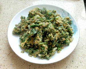 食补佳品香椿芽炒鸡蛋的做法