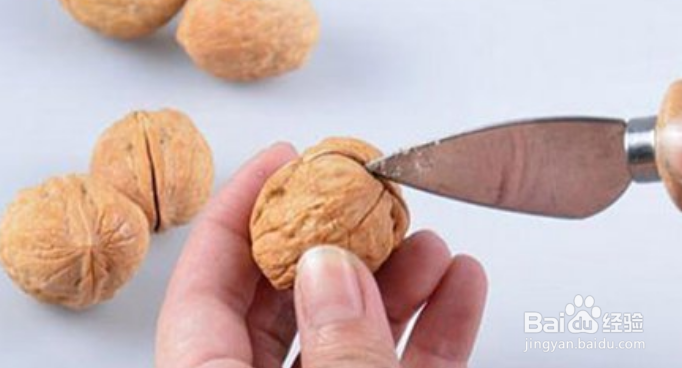 如何用核桃壳制作小帆船？