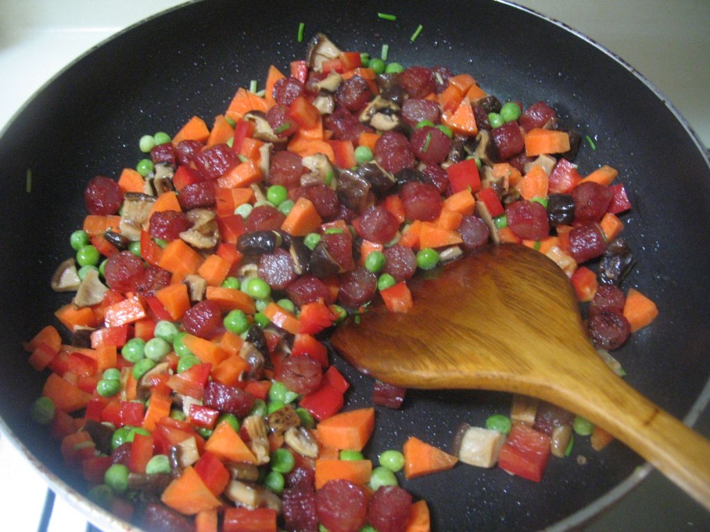 香菇腊味煲仔饭怎么做，我教你啊