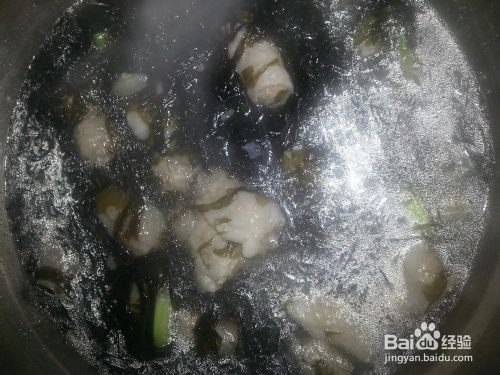 简单家常鱼皮肉饺紫菜靓汤