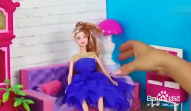 如何给芭比娃娃做家具