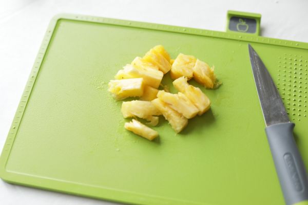 椰奶菠萝炖桃胶雪燕