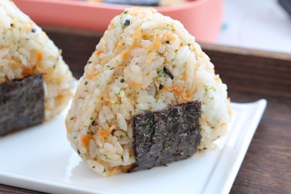 #夏日撩人滋味# 海苔肉松饭团