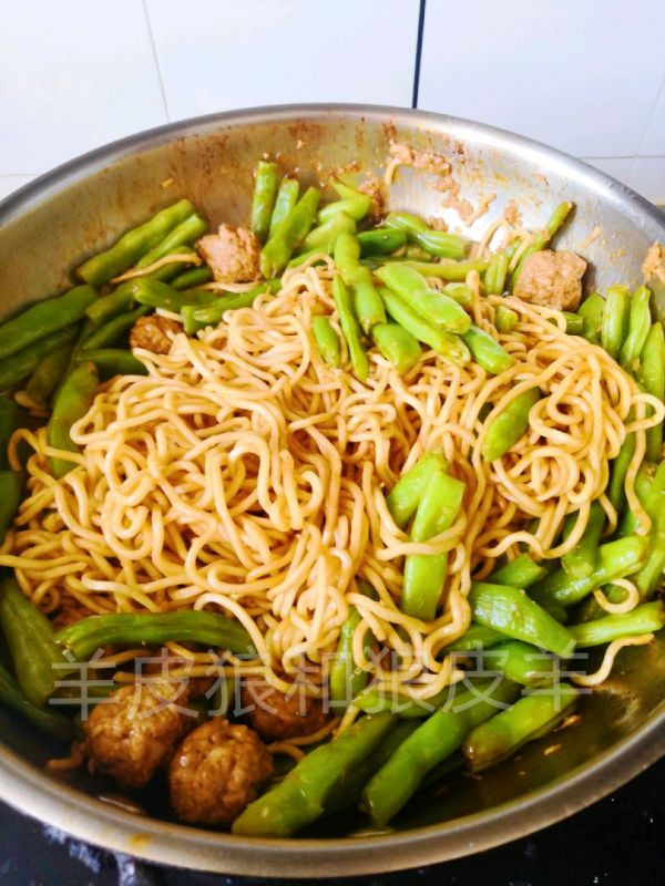 黑椒肉丸扁豆焖面