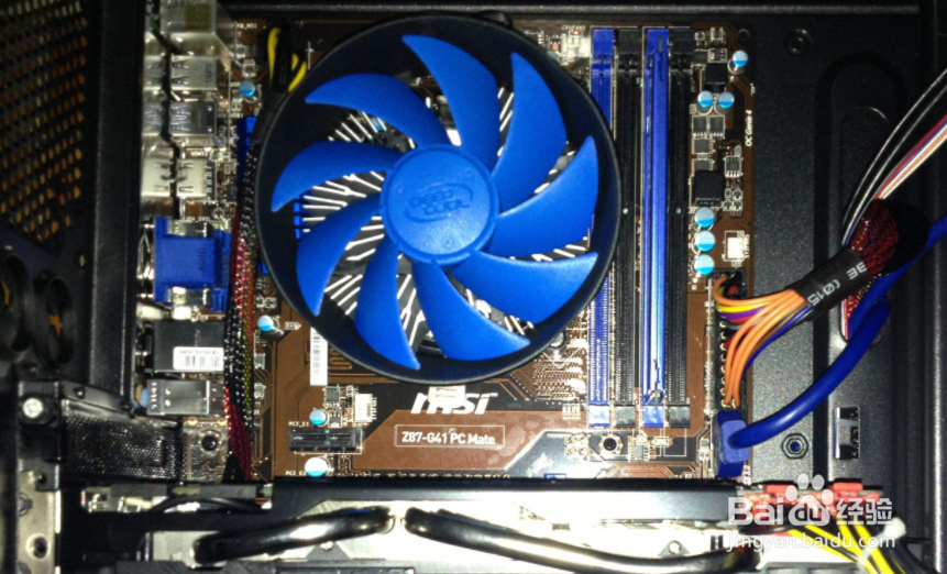 电脑屏幕有雪花怎么回事