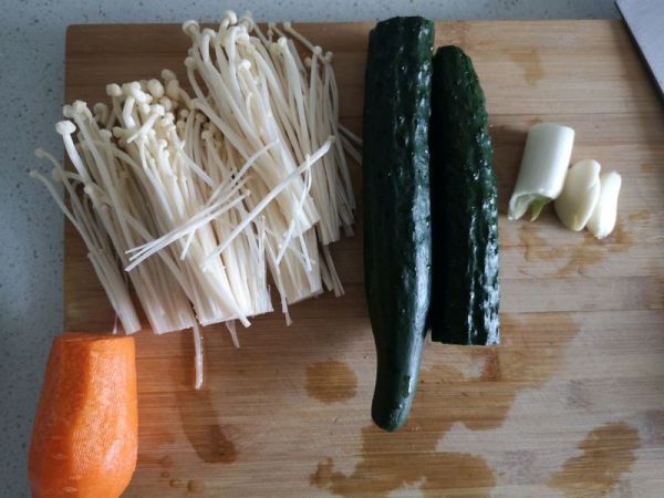 黄瓜凉拌金针菇