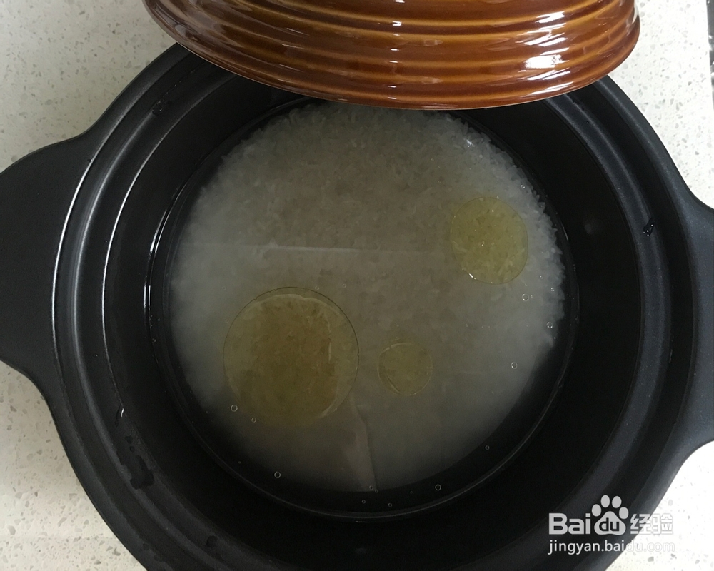 诱人的腊味煲仔饭