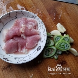 食补养生芋头炖肉的做法