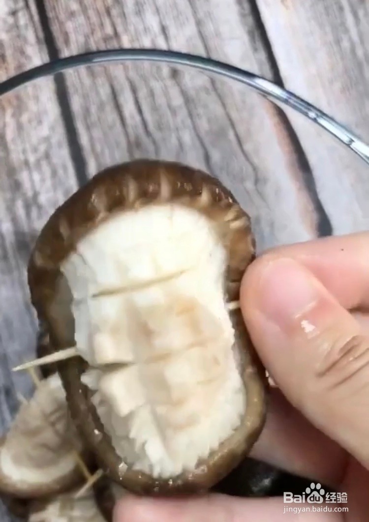 香菇炒青椒怎么做