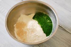 食补佳品菠菜口袋饼的做法
