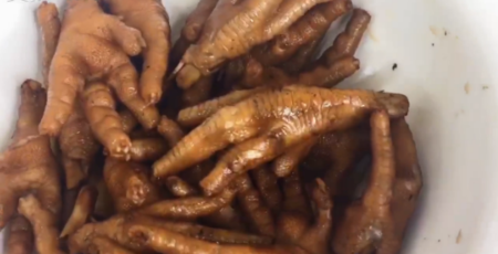 如何做香辣鸡爪。