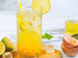 怎样做营养的百香果青柠冷泡茶