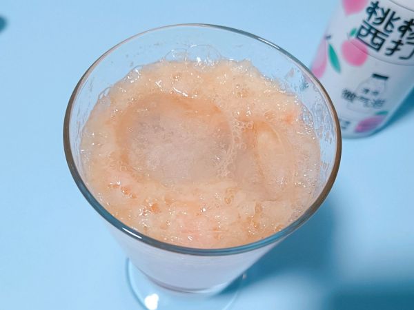 桃桃西打气泡水