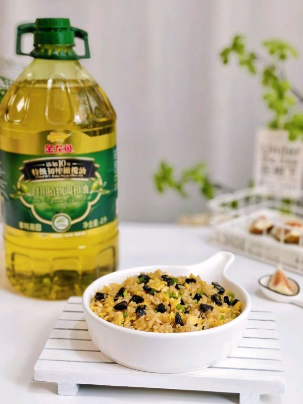 墨斗鱼肠蛋炒饭