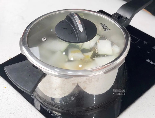 姜丝冬瓜薏米汤