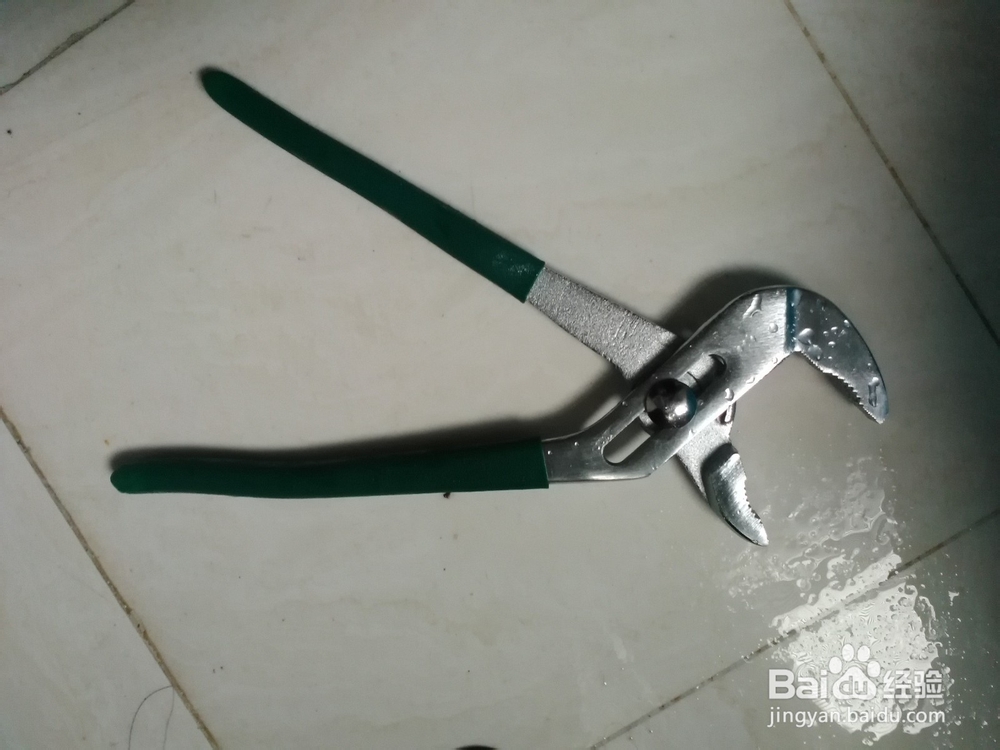 洗手盆下水器坏了如何更换