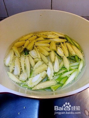 教你怎么做清甜玉米笋素三鲜