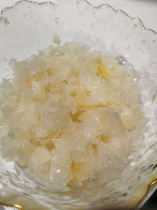 红枣牛奶百合银耳汤