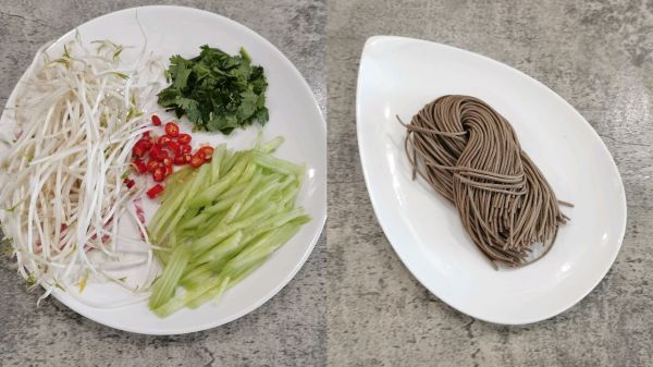 减脂捞汁荞麦面