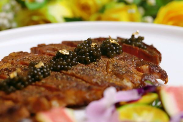 眼肉牛排鲟鱼鱼子酱