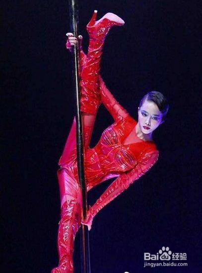女星身体柔韧度比拼：她把刘亦菲宋茜都给碾压了