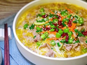 如何制作酸汤肥牛卷