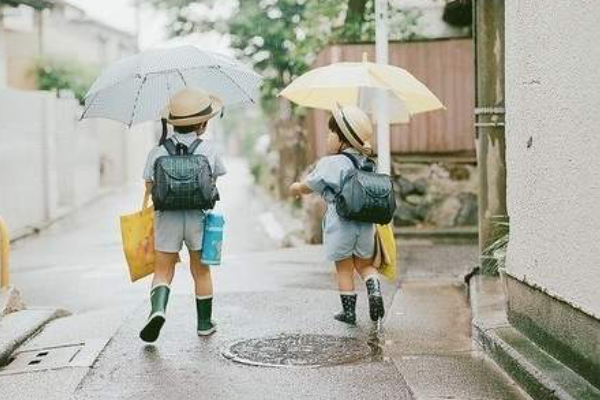 雨天幽默正能量的句子