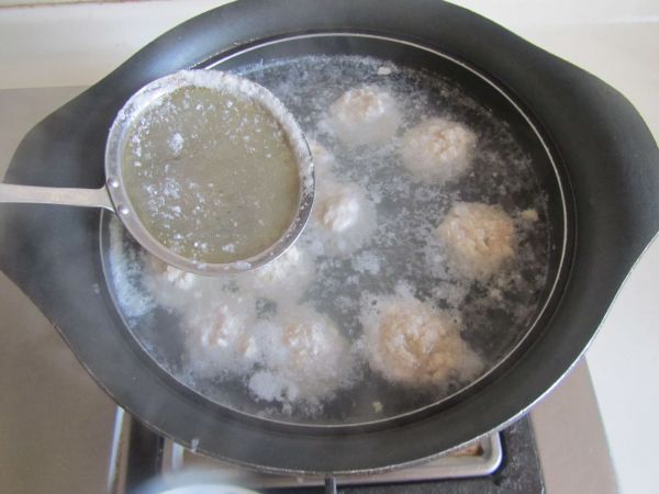 青菜豆腐丸子汤