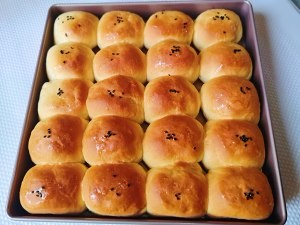 蜂蜜奶香小餐包的做法