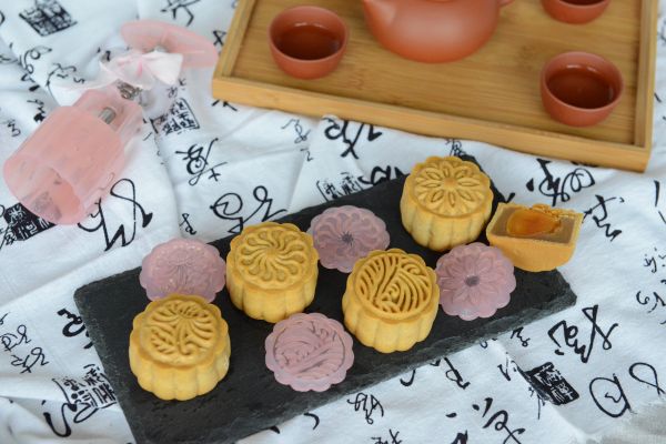 莲蓉咸蛋黄月饼