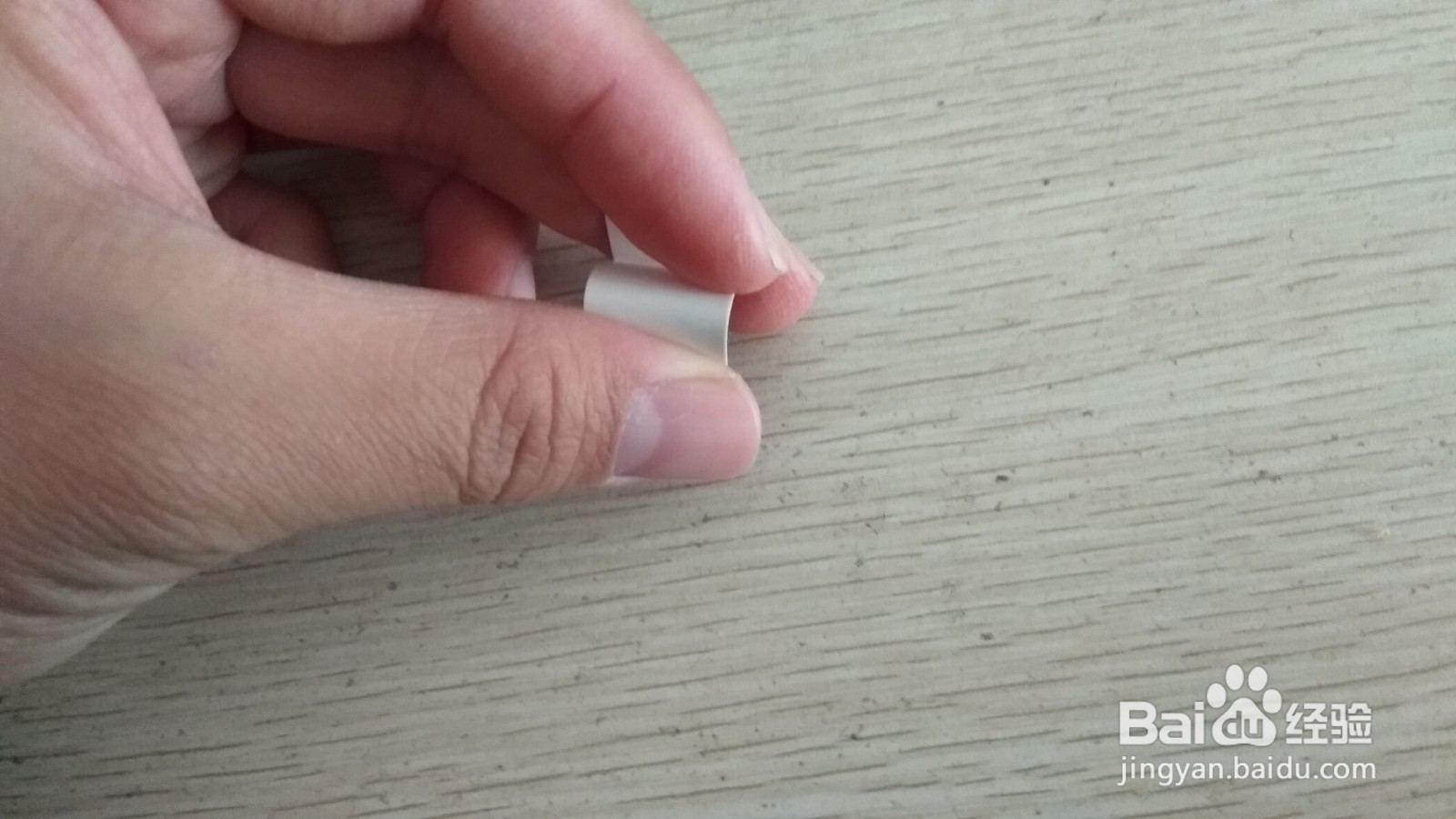 如何用长方形硬卡纸做S形两面放中性笔的支架