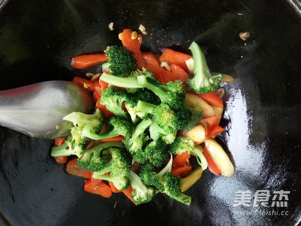 蚝油西兰花炒萝卜