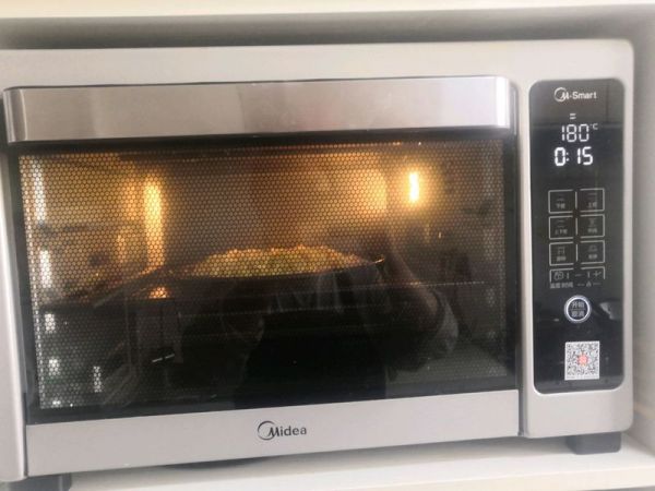 自制海鲜至尊披萨