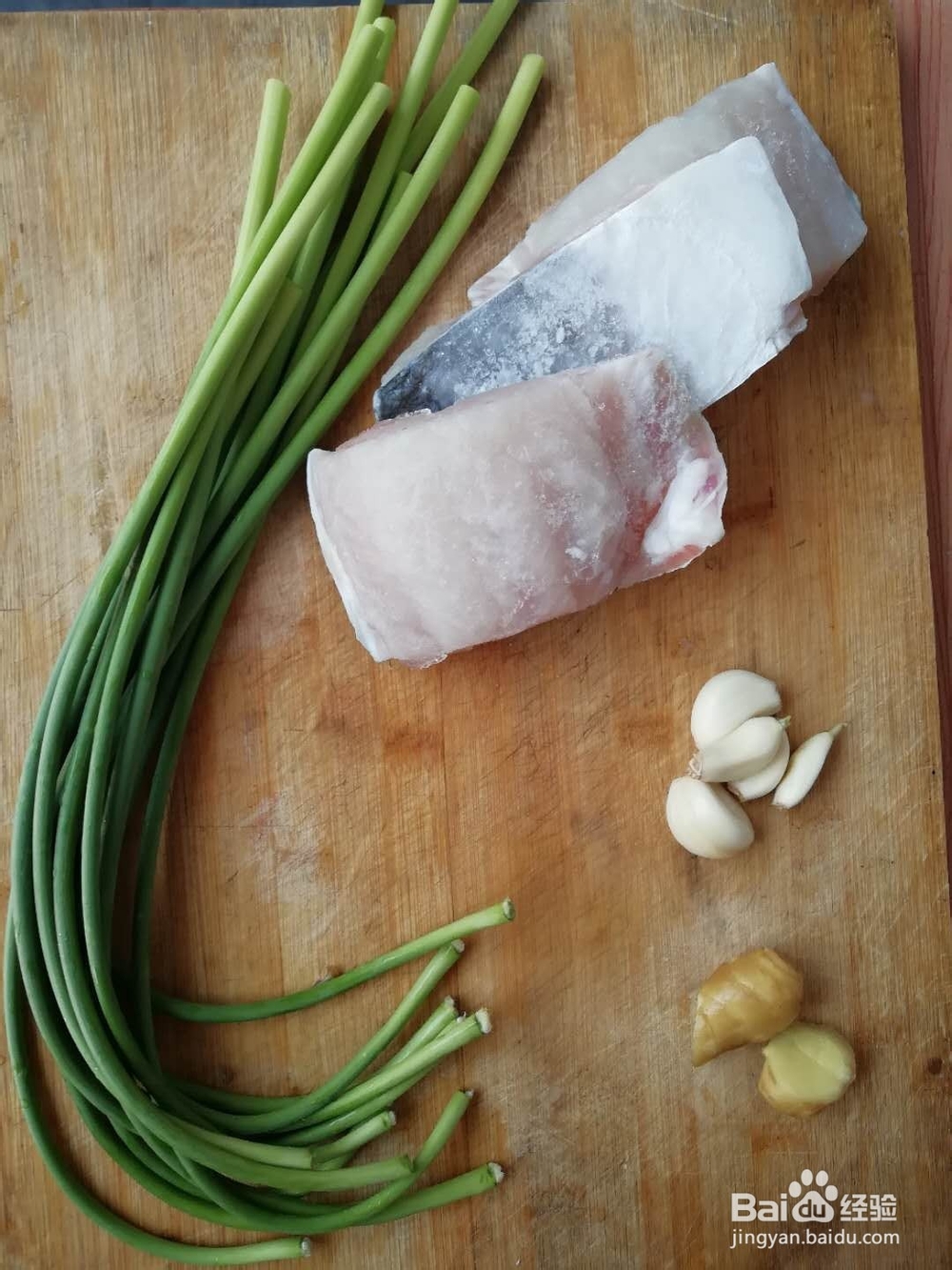 多利鱼炒蒜薹简单做法