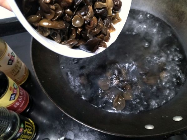 凉拌黄瓜黑木耳