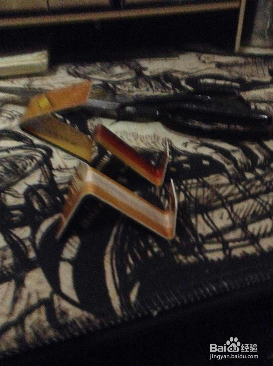 用废卡自制手机架